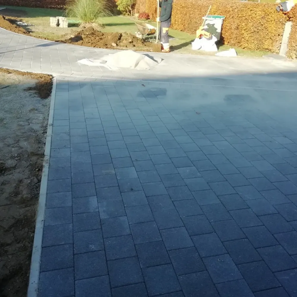 Aménagement de cour près de Vaux-Sur-Sûre